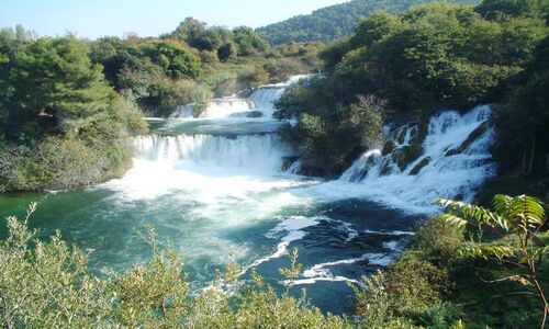 1200px-Krka_Skradinski_buk_Croatia